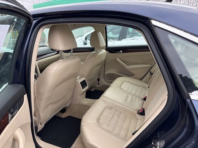 2013 Volkswagen Passat 2.5 SEL Premium