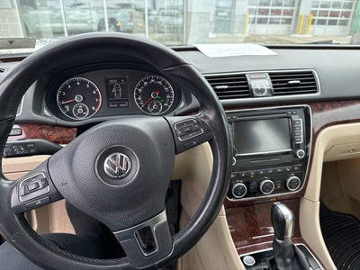 2013 Volkswagen Passat 2.5 SEL Premium