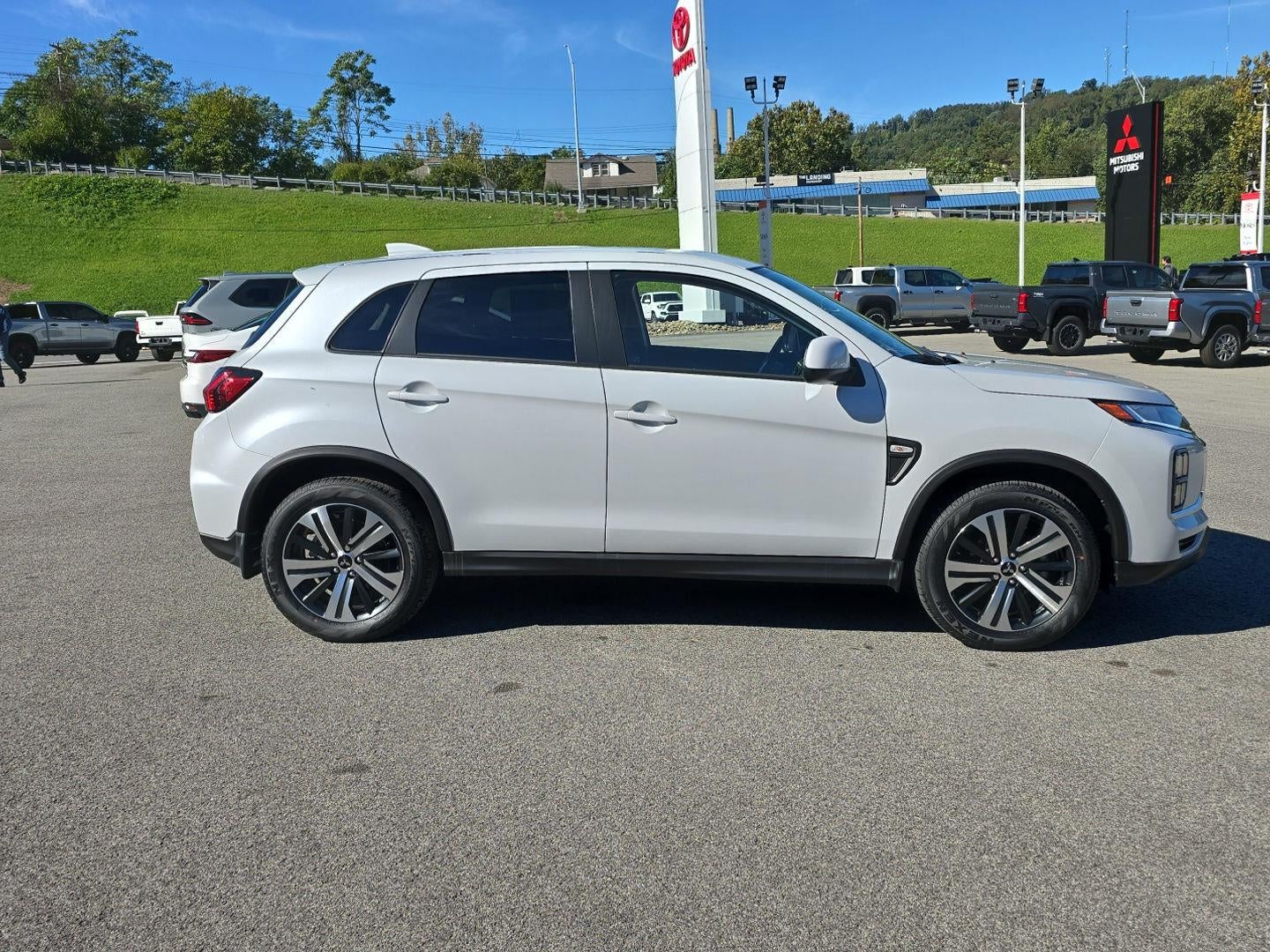 2027 Mitsubishi Outlander Sport ES