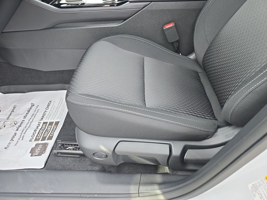 2025 Mitsubishi Outlander ES