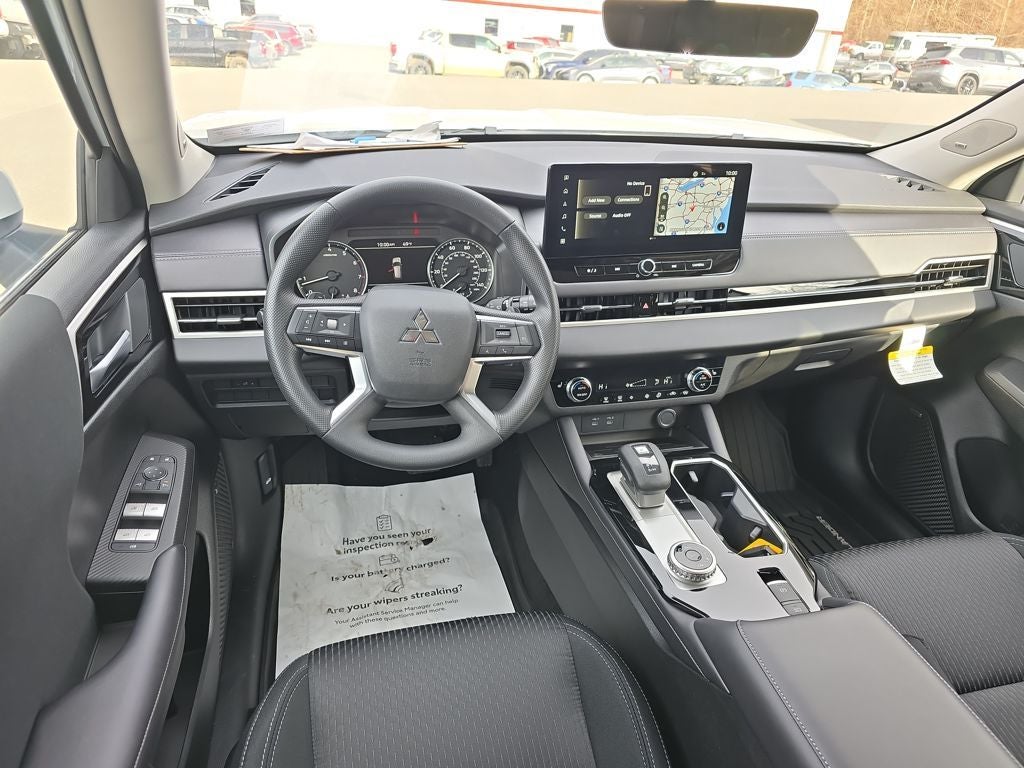 2025 Mitsubishi Outlander ES