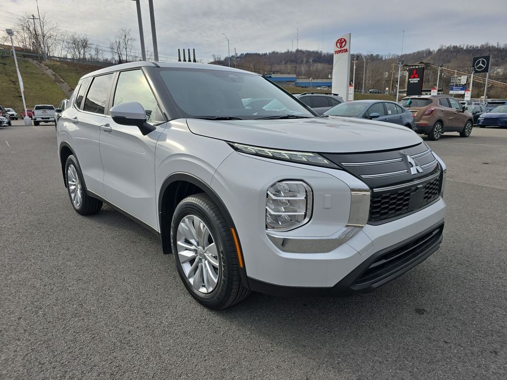 2025 Mitsubishi Outlander ES