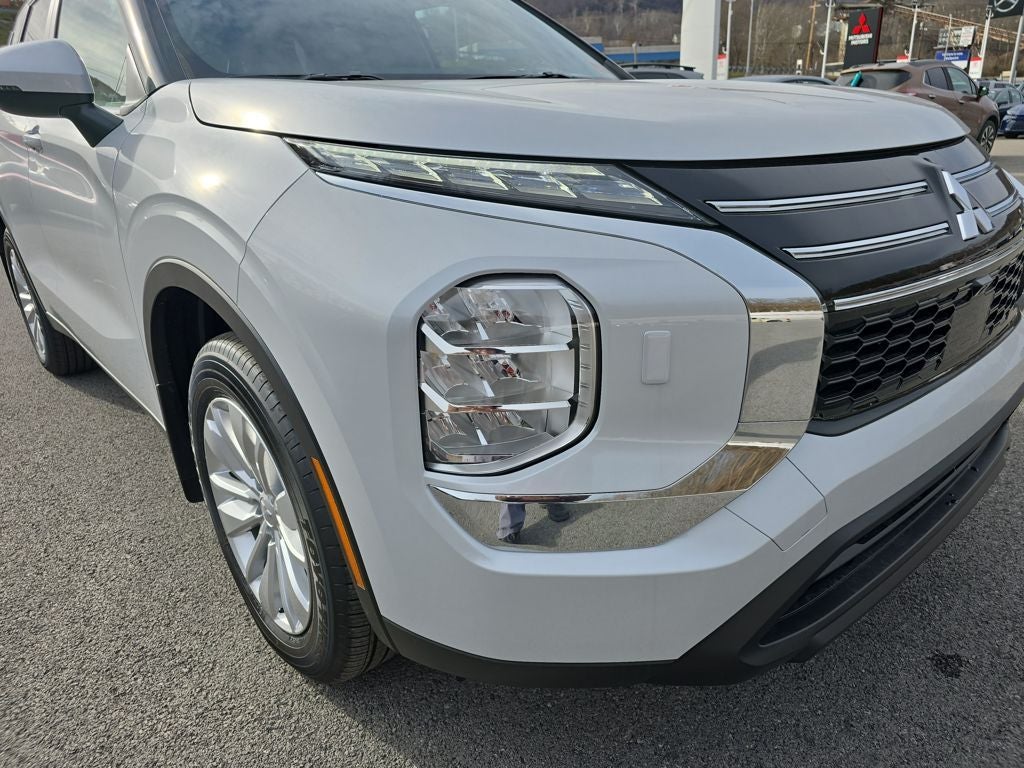 2025 Mitsubishi Outlander ES