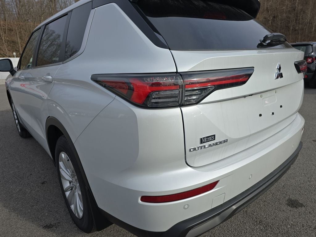 2025 Mitsubishi Outlander ES