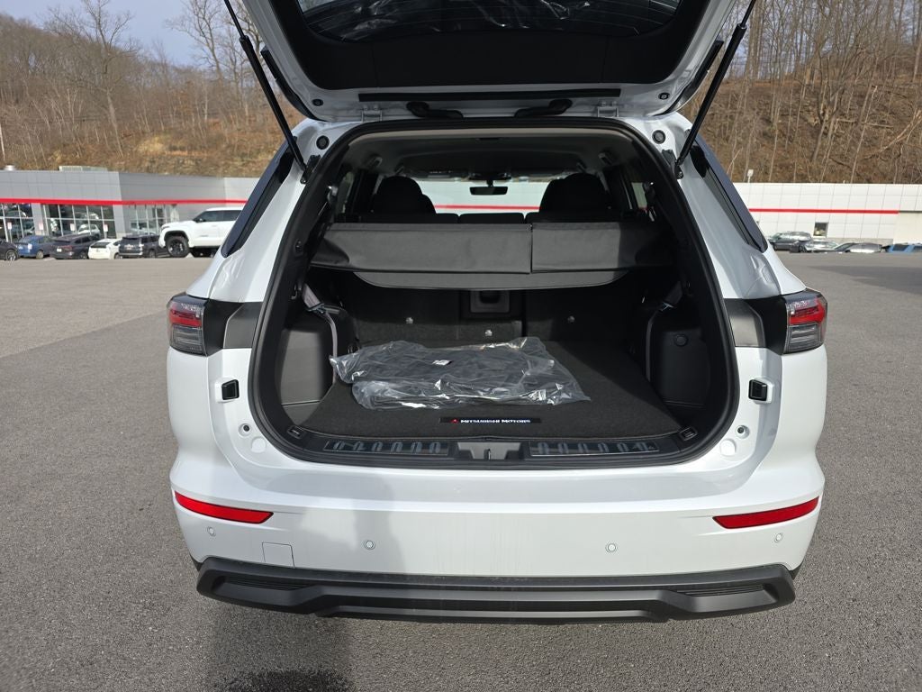 2025 Mitsubishi Outlander ES