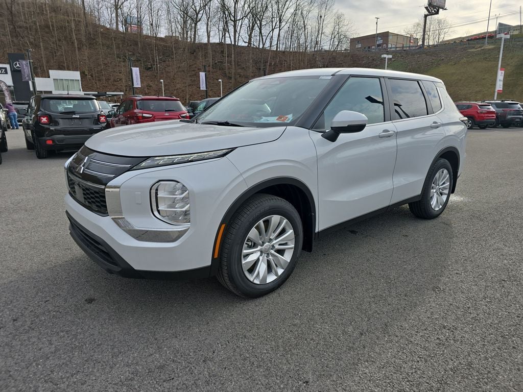 2025 Mitsubishi Outlander ES