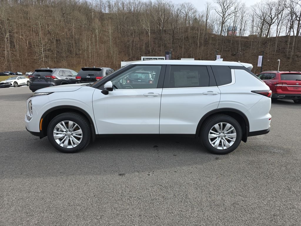 2025 Mitsubishi Outlander ES