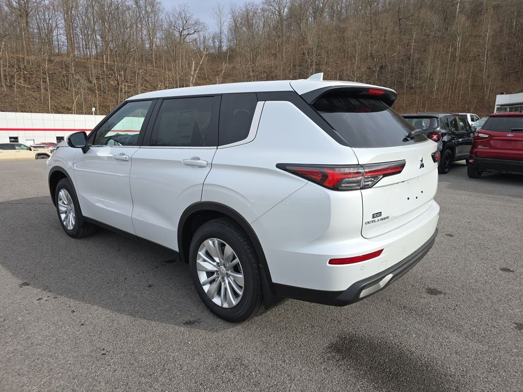 2025 Mitsubishi Outlander ES