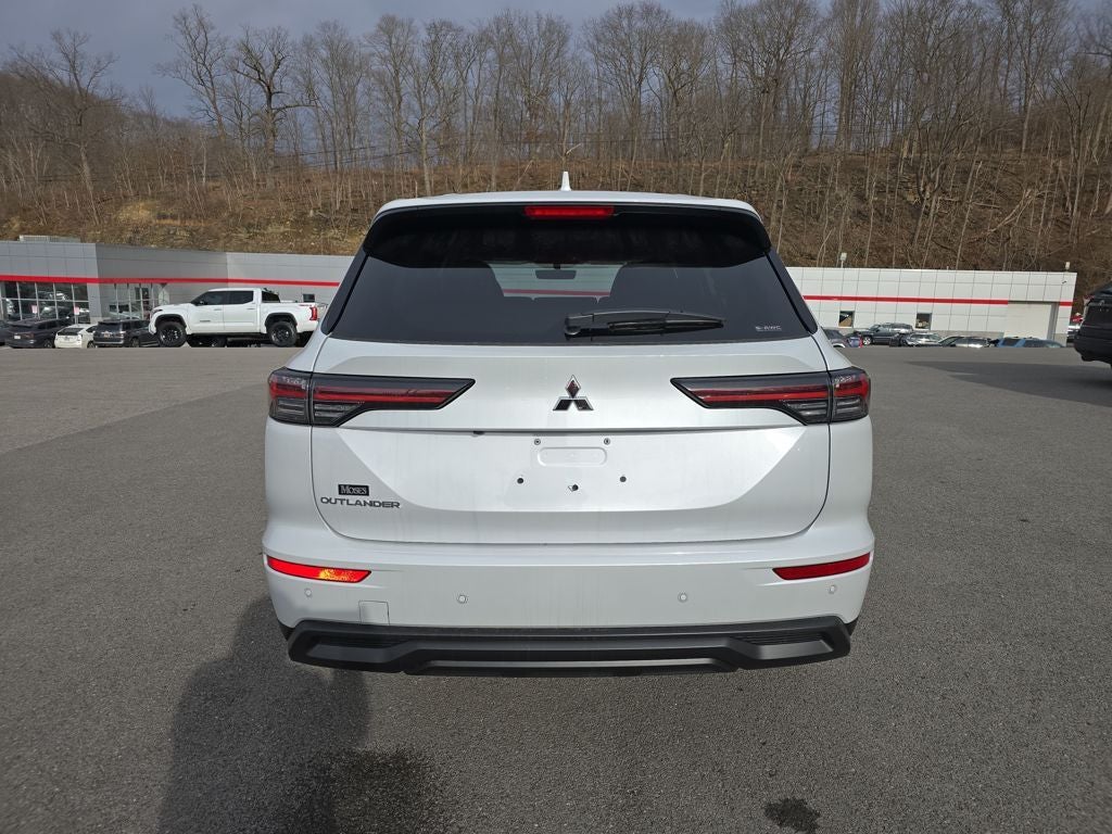2025 Mitsubishi Outlander ES