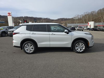 2025 Mitsubishi Outlander ES