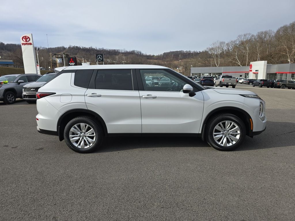 2025 Mitsubishi Outlander ES