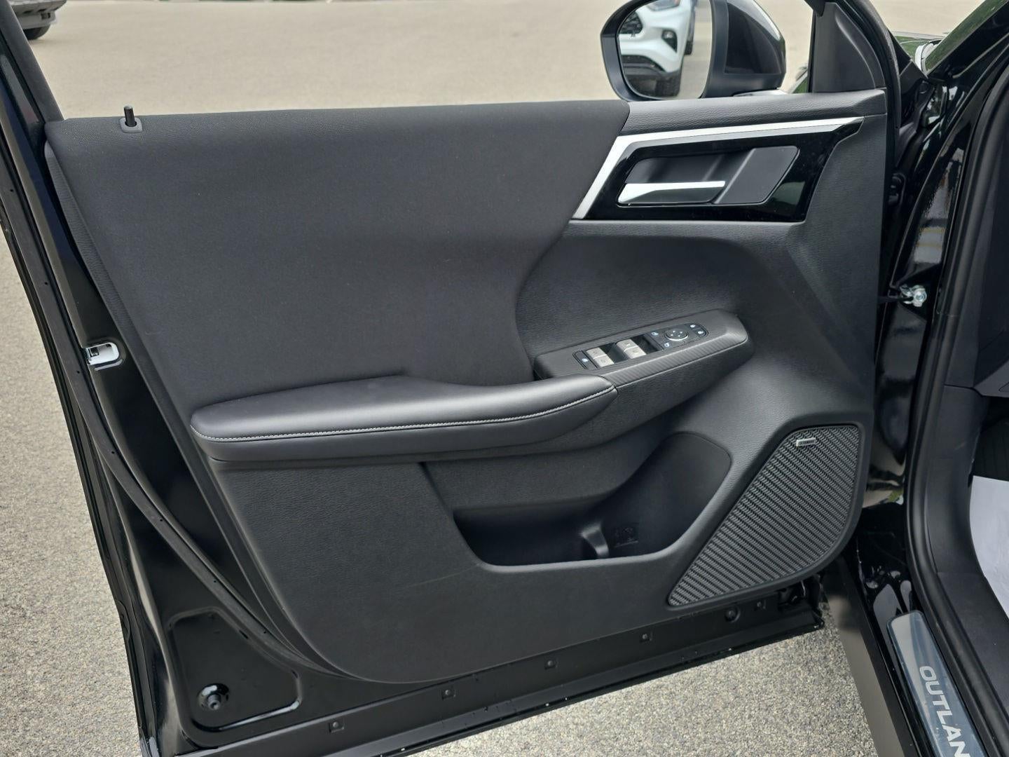 2026 Mitsubishi Outlander ES