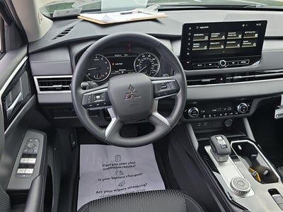 2026 Mitsubishi Outlander ES