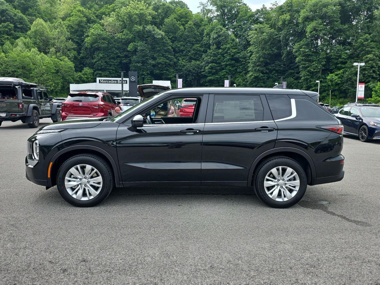 2026 Mitsubishi Outlander ES