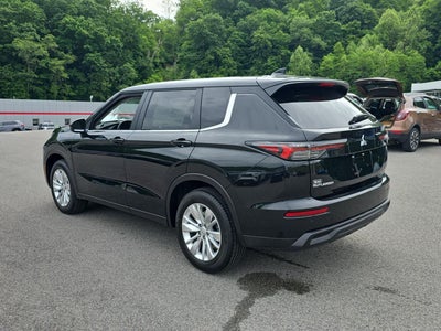 2026 Mitsubishi Outlander ES