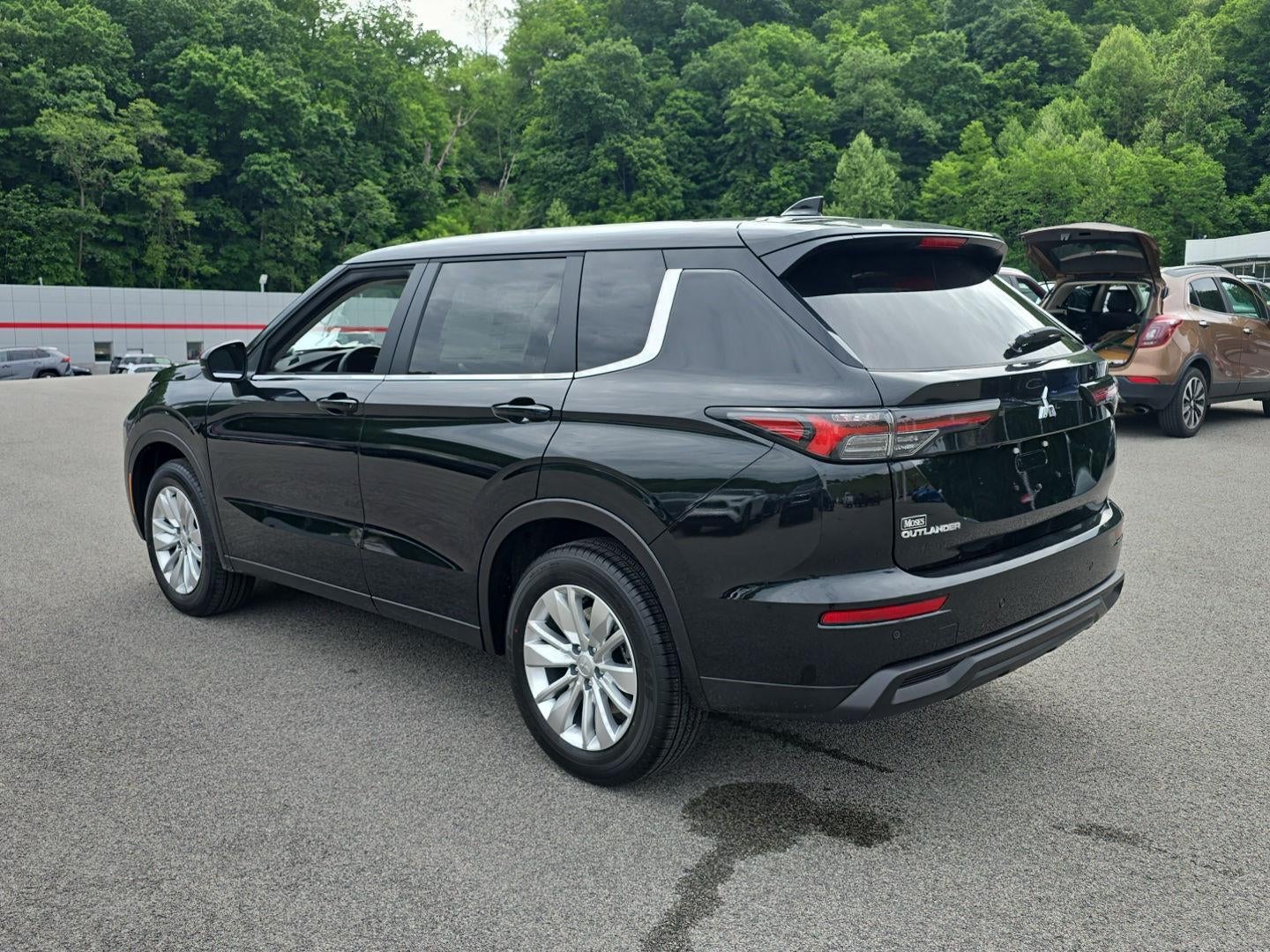 2026 Mitsubishi Outlander ES