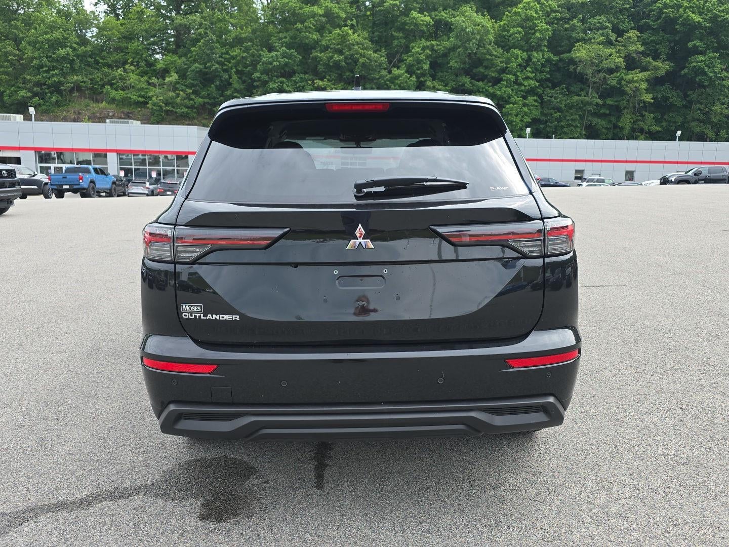 2026 Mitsubishi Outlander ES