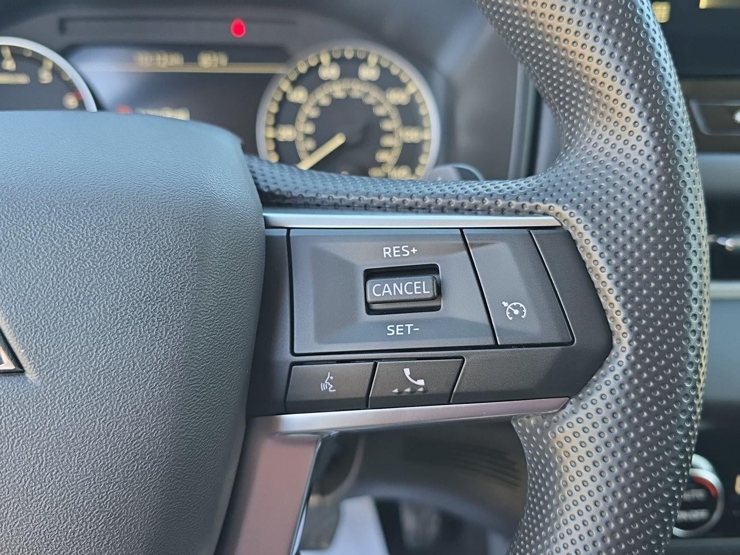2026 Mitsubishi Outlander ES
