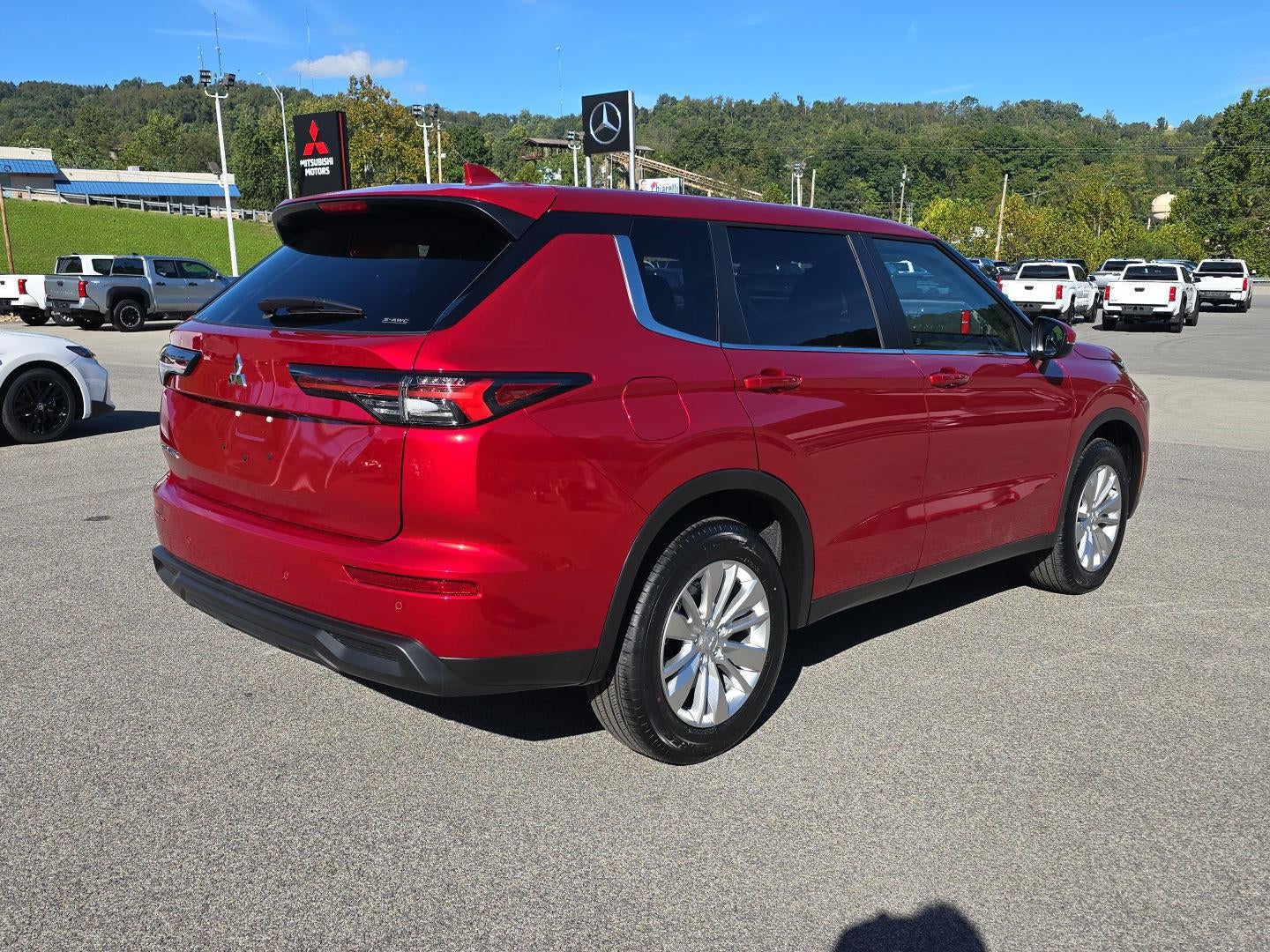 2026 Mitsubishi Outlander ES