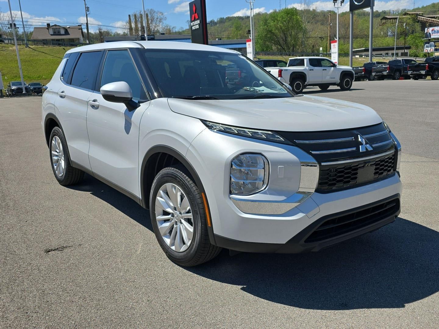 2026 Mitsubishi Outlander ES