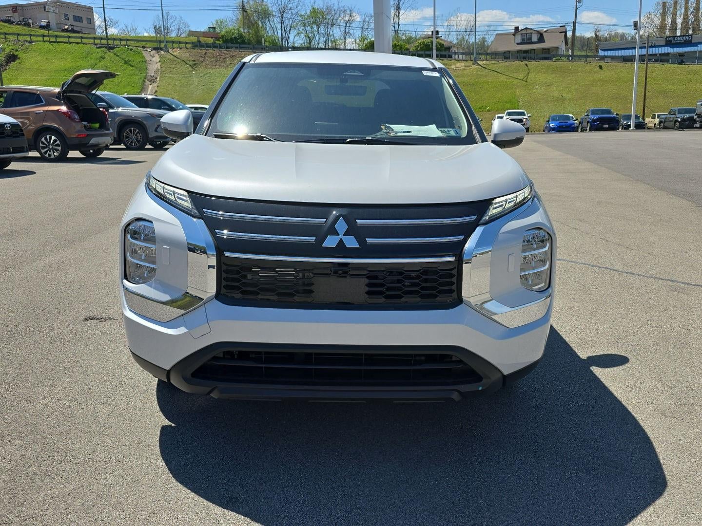 2026 Mitsubishi Outlander ES