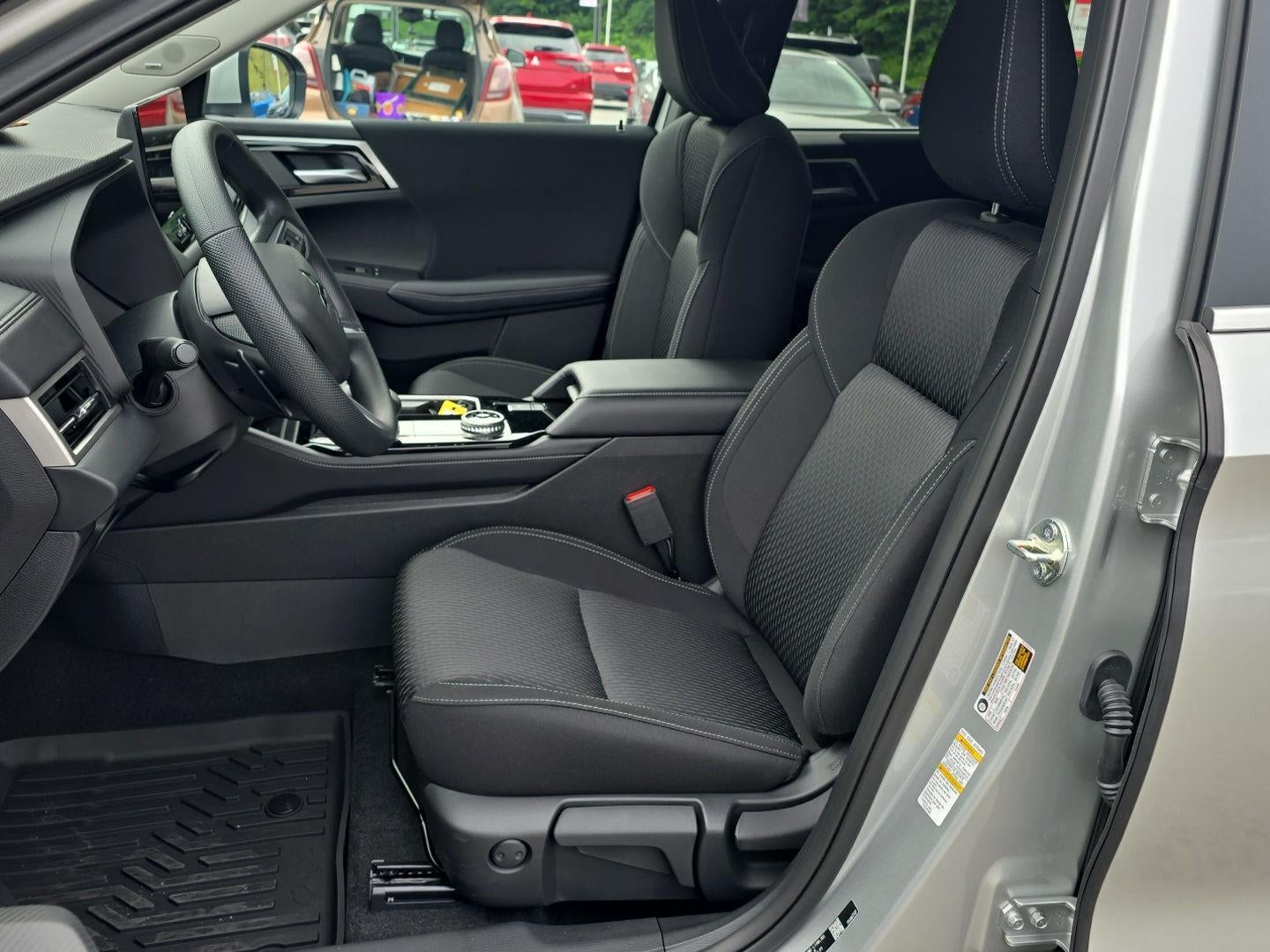 2026 Mitsubishi Outlander ES