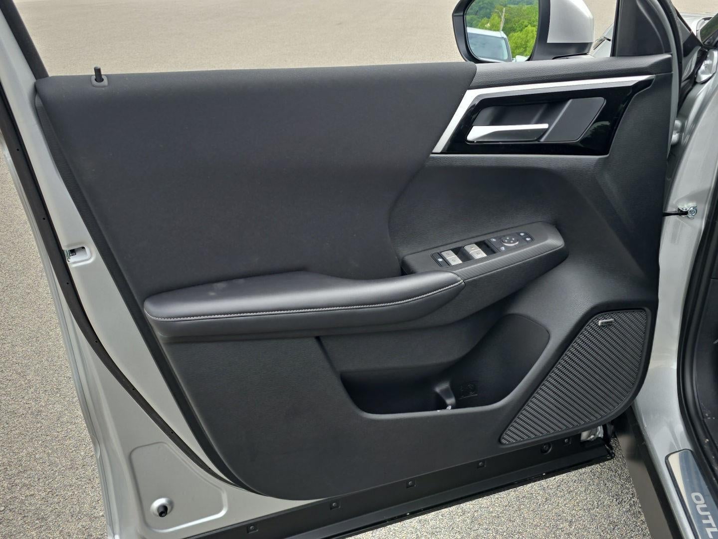 2026 Mitsubishi Outlander ES