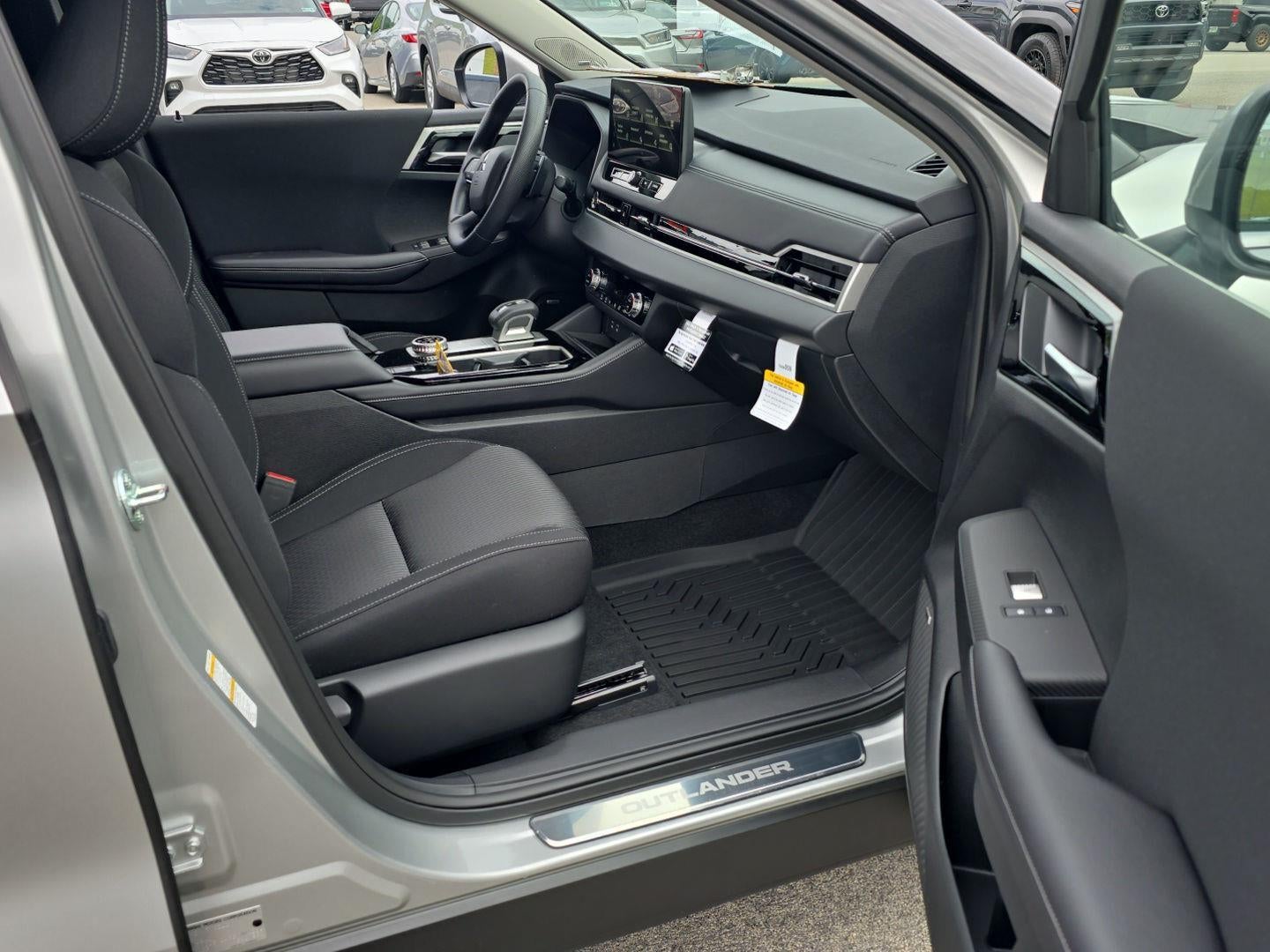 2026 Mitsubishi Outlander ES