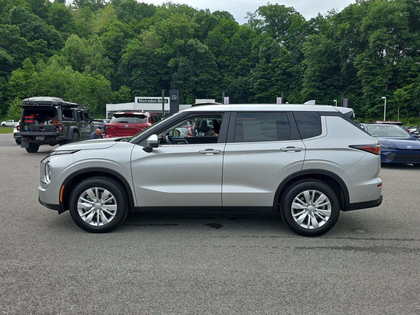2026 Mitsubishi Outlander ES