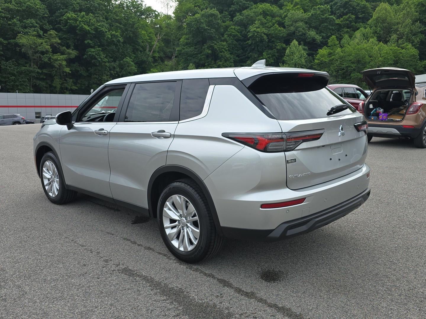 2026 Mitsubishi Outlander ES