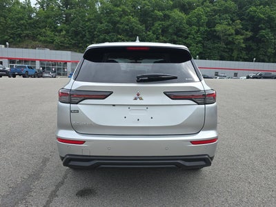 2026 Mitsubishi Outlander ES