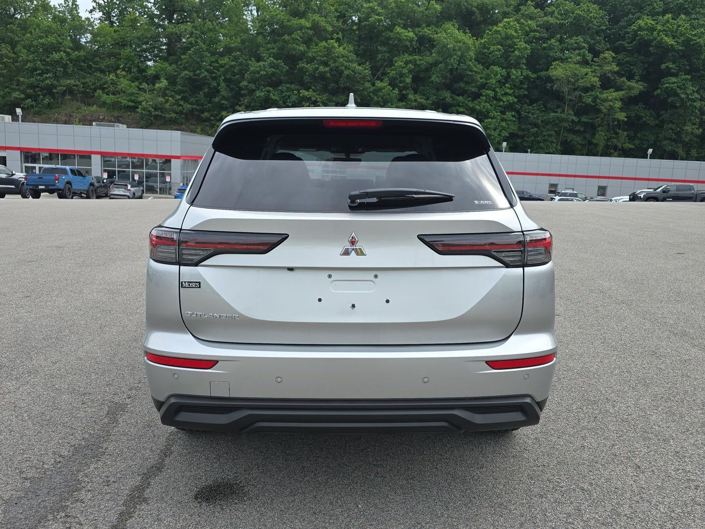2026 Mitsubishi Outlander ES