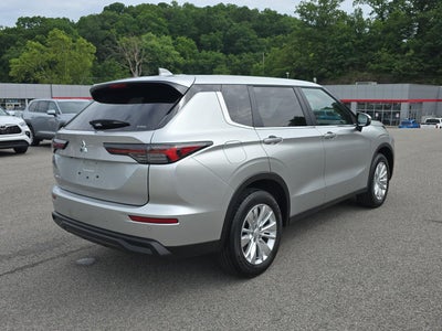 2026 Mitsubishi Outlander ES