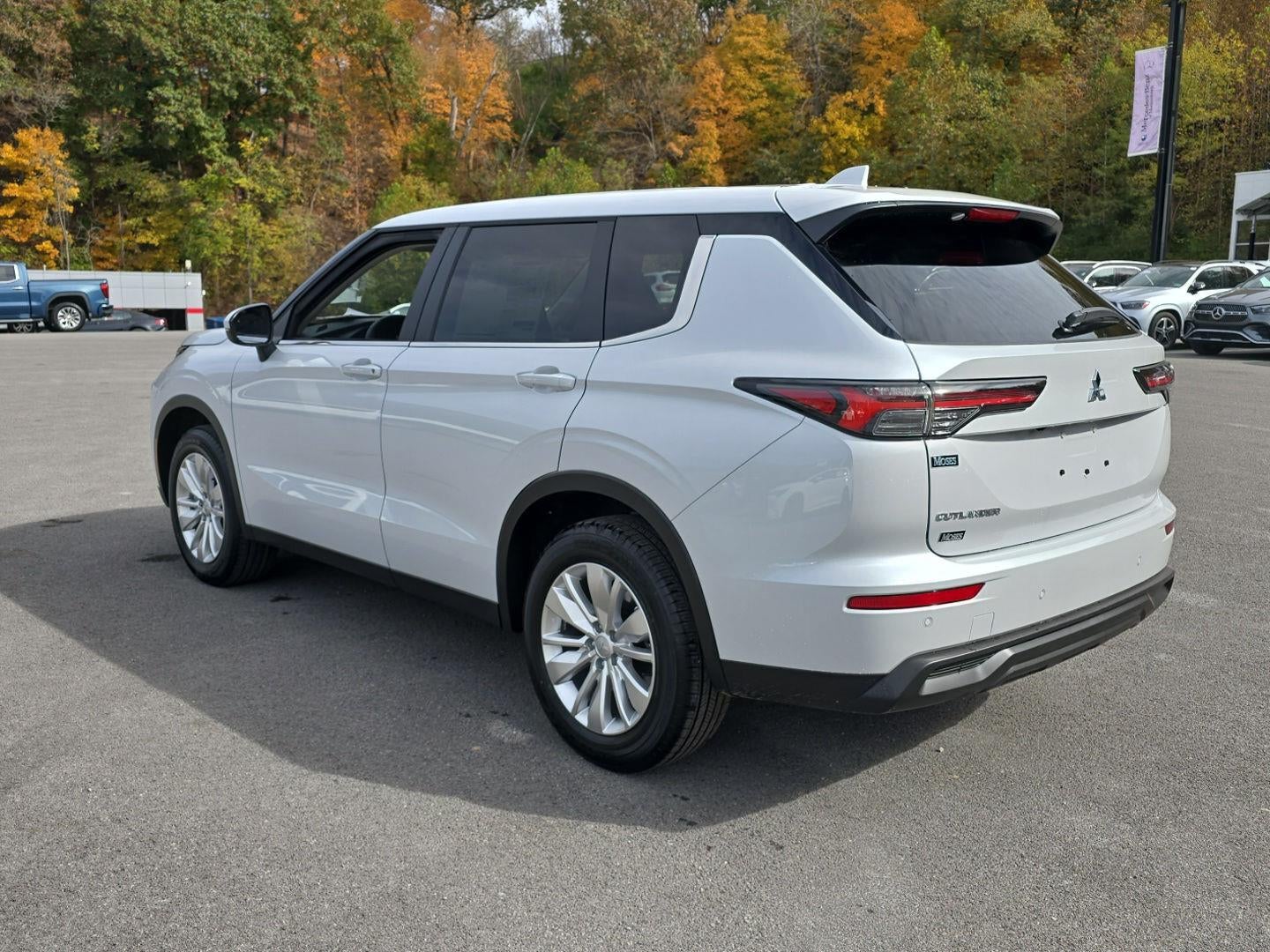 2027 Mitsubishi OUTLANDER ES S-AWC