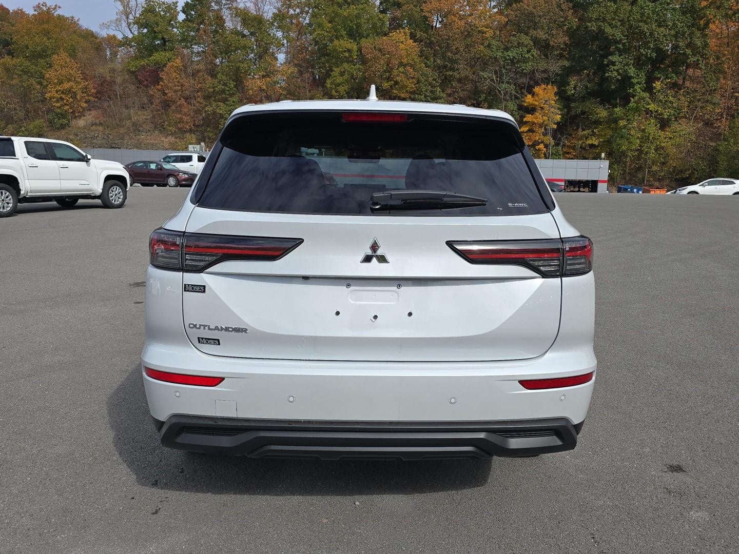 2027 Mitsubishi OUTLANDER ES S-AWC