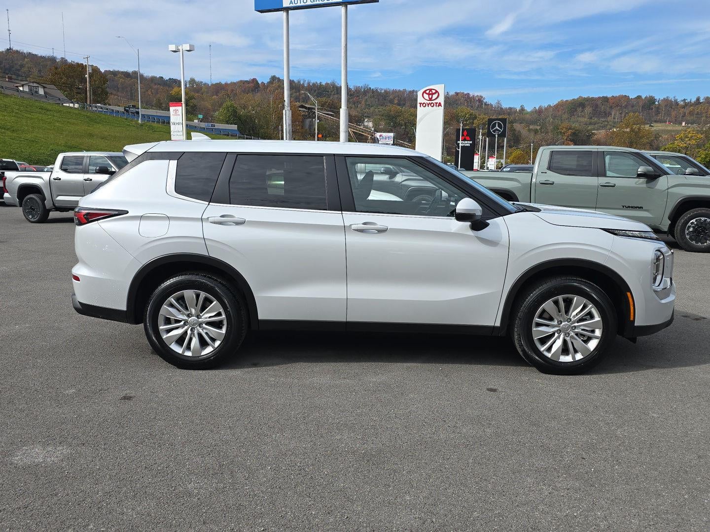 2027 Mitsubishi OUTLANDER ES S-AWC