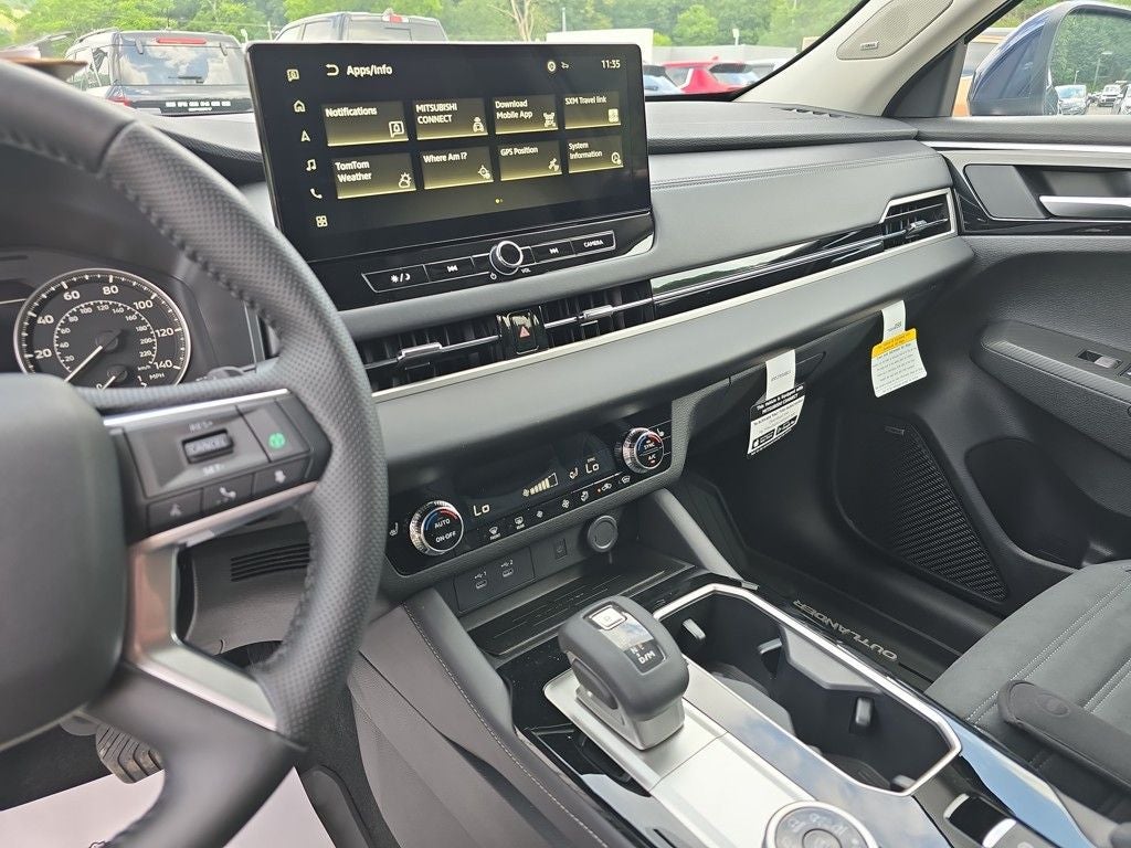 2025 Mitsubishi Outlander SE