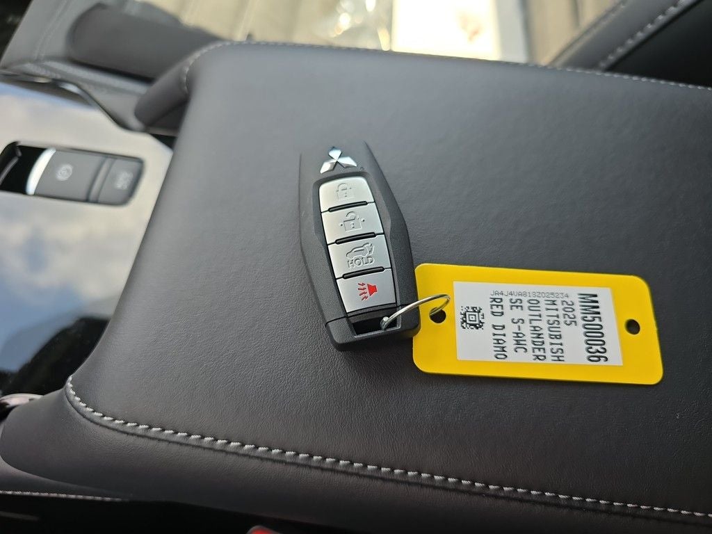 2025 Mitsubishi Outlander SE