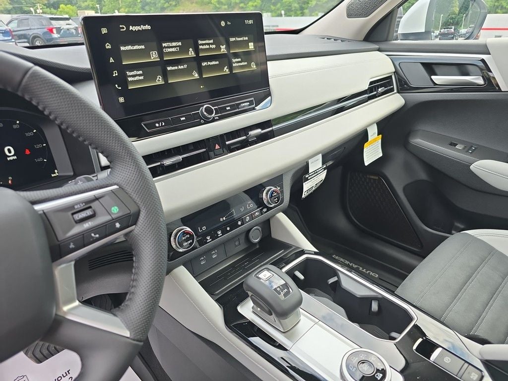 2025 Mitsubishi Outlander SE