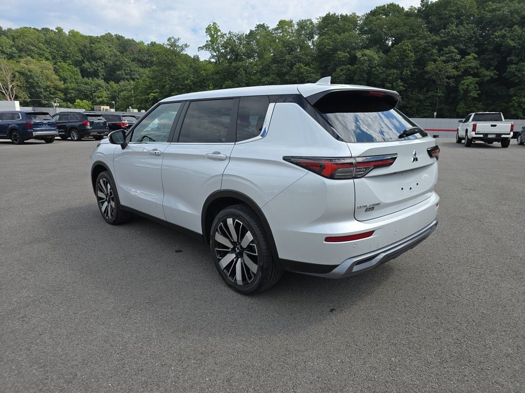 2025 Mitsubishi Outlander SE