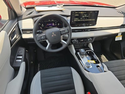 2025 Mitsubishi Outlander SE