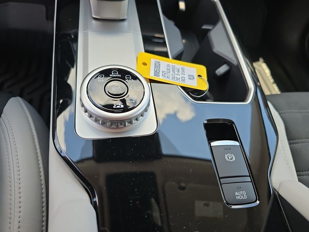 2025 Mitsubishi Outlander SE