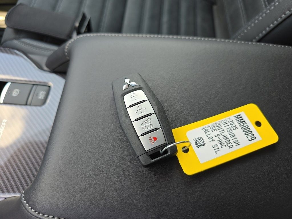 2025 Mitsubishi Outlander SE