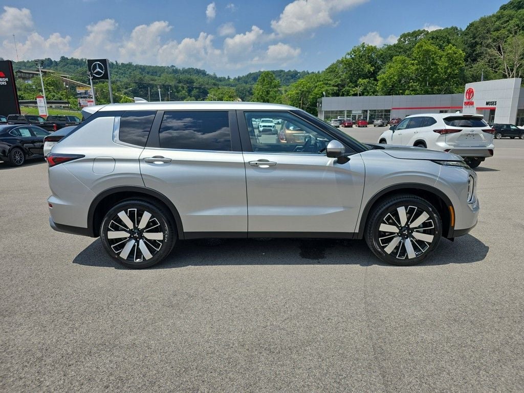 2025 Mitsubishi Outlander SE