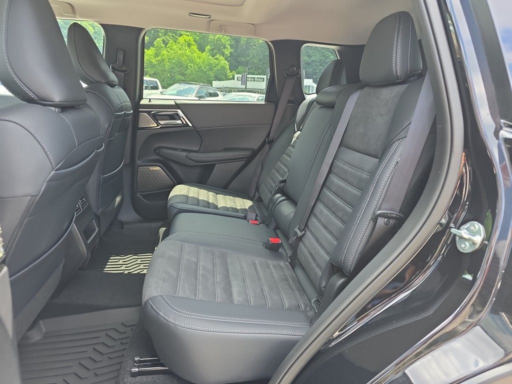 2025 Mitsubishi Outlander SE