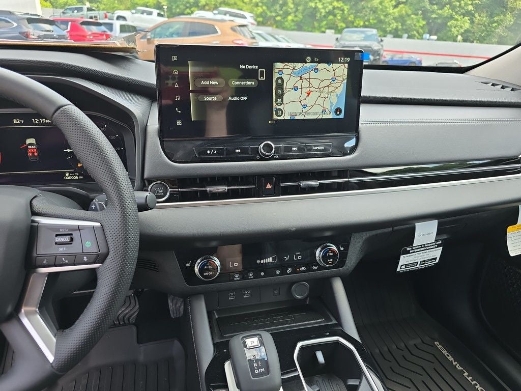 2025 Mitsubishi Outlander SE