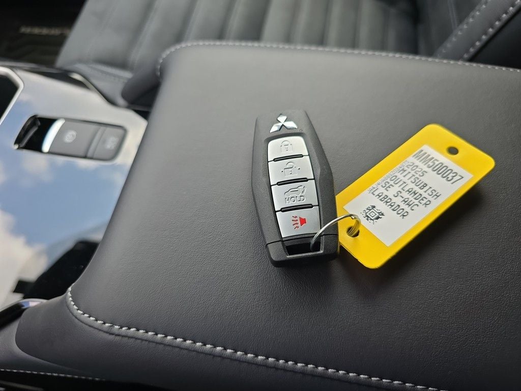 2025 Mitsubishi Outlander SE