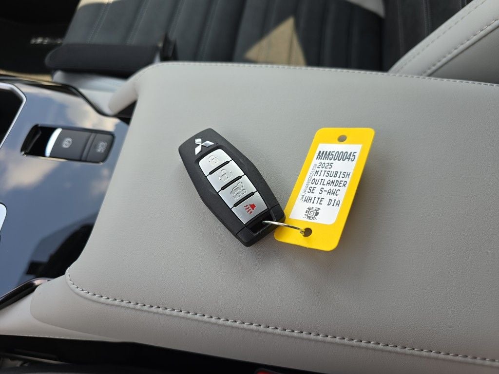 2025 Mitsubishi Outlander SE