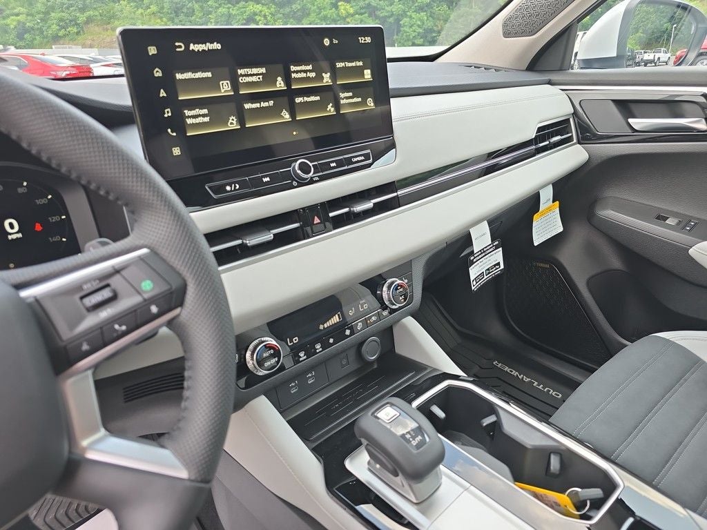 2025 Mitsubishi Outlander SE