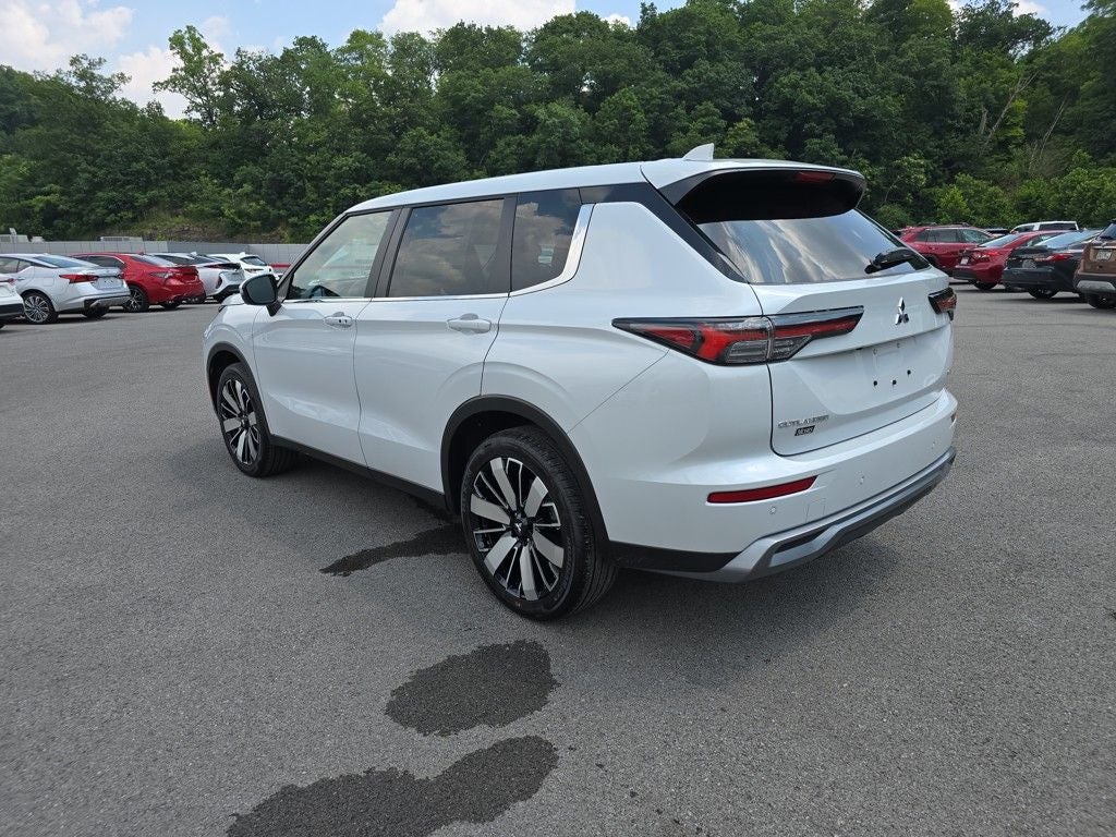 2025 Mitsubishi Outlander SE